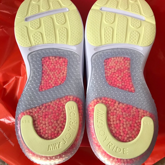 Nike - Picture 4 of 5